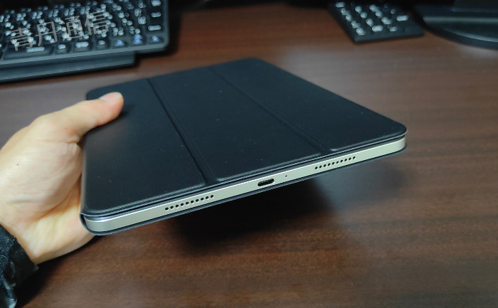 Xiaomi Pad6の純正専用ケース装着(畳んだ状態)